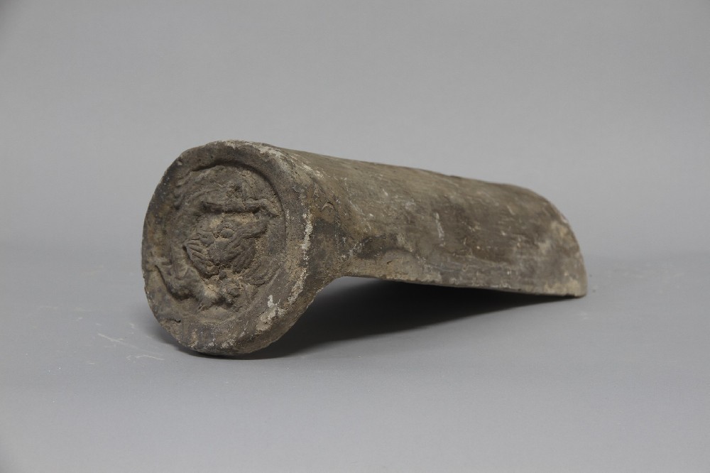 唐盘龙纹瓦当(带筒瓦)