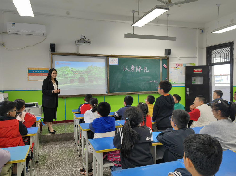礼乐启智 德润童心——洛阳周公庙博物馆赴洛阳市第二外国语学校东校区开展礼乐文化宣讲