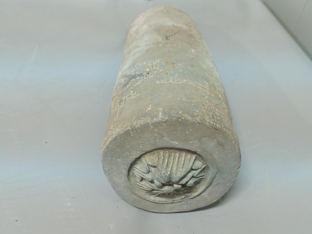 兽面纹瓦当筒瓦