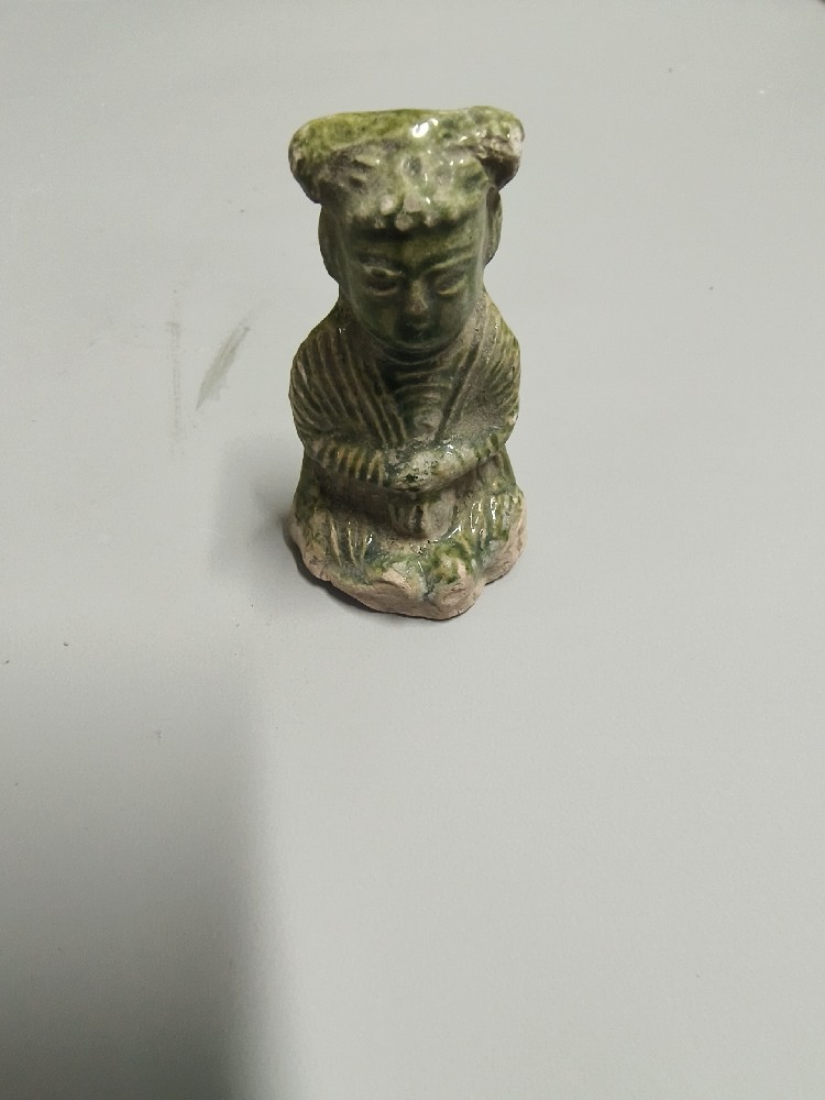 绿釉女坐俑