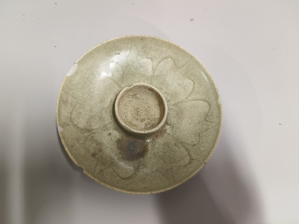 莲花纹青瓷盏托