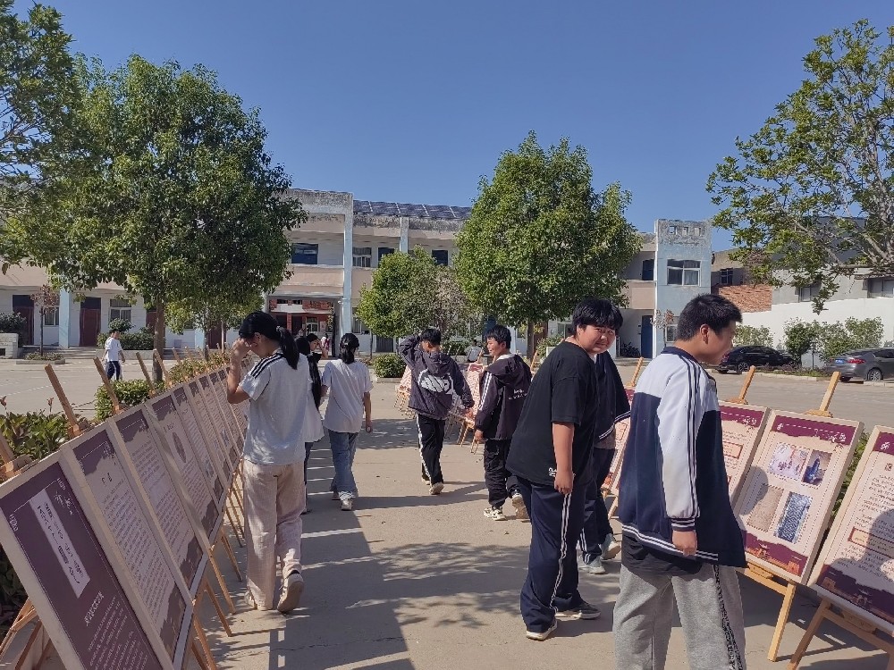 洛阳周公庙博物馆“周公吐哺，天下归心 ——周公家风家训展”走进邙岭三中