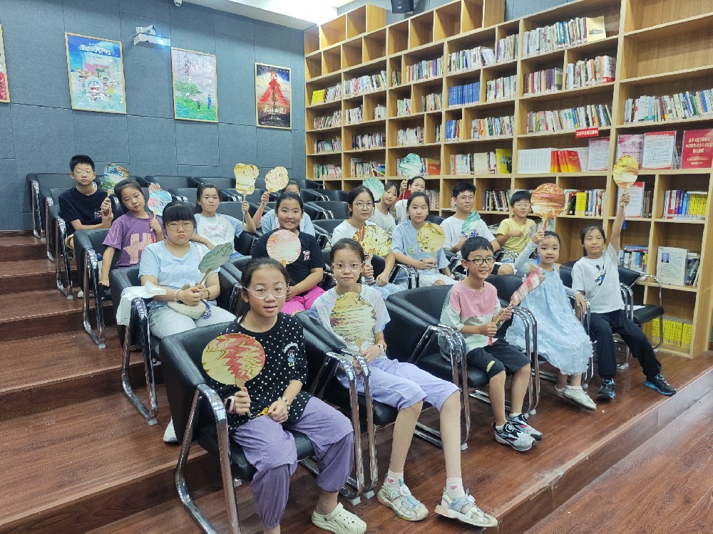 活动回顾∣“巧手绘漆扇 非遗润童心”洛阳周公庙博物馆礼乐文化宣讲团走进洛铜社区